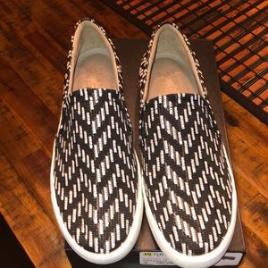 Black and white casual sneakers